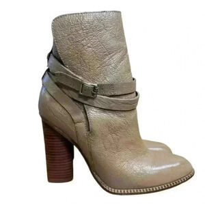Cynthia Vincent Women's tan Leather Stacked Heel Hue Bootie Size 7